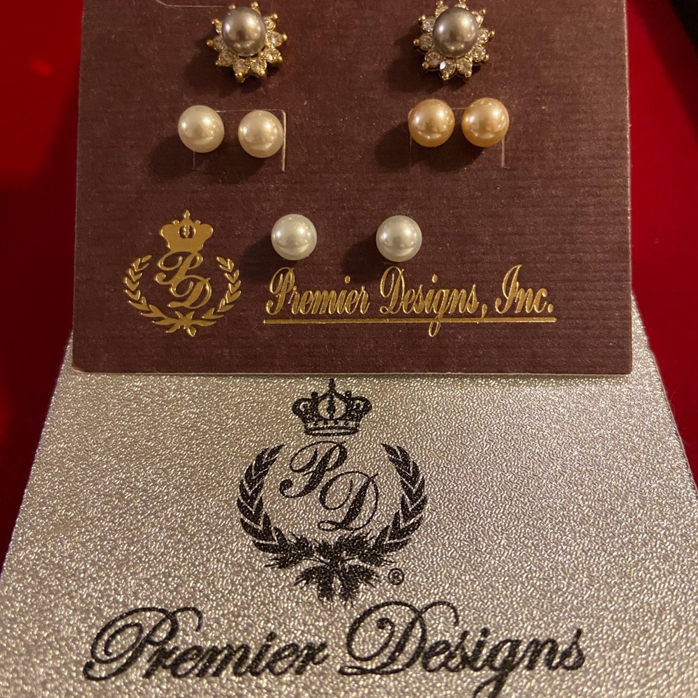 Post Earrings; colored ‘pearl’ posts with 1 set of rhinestone encrusted jackets.